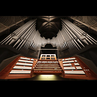 Trondheim, Nidarosdomen (Steinmeyer-Orgel), Hauptorgel mit Spieltisch perspektivisch