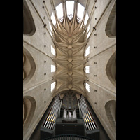 Hildesheim, St. Andreas, Große Orgel mit Blick nach oben ins Gewölbe