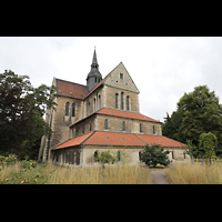 Braunschweig - Riddagshausen, Klosterkirche St. Mariae, Ansicht vom Chor aus mit Klostergarten