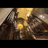 Sevilla, Catedral (Hauptorgel), Blick von der Empore der Evangelienorgel zur Epistelorgel und zum Hochaltar