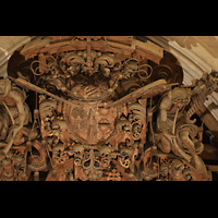 Sevilla, Catedral (Hauptorgel), Reiches Schnitzwerk an der Epistelorgel