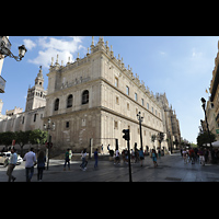 Sevilla, Catedral, Ansicht von Nordwesten, links: Oragenhof, im Vordergrund: Parroquia des Sagrario