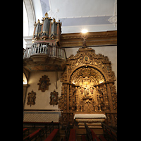 Faro, Igreja do Carmo, Orgelempore mit Seitenaltar