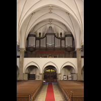 Berlin, Ss. Corpus Christi Kirche, Innenraum in Richtung Orgel