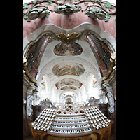 Weingarten, Basilika St. Martin - Große Orgel, Spieltisch mit Glockenspiel in Weintraubenform und Blick in die Kirche