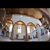 Basel, Predigerkirche (Italienische Orgel), Innenraum mit zwei Orgeln - im Vordergrund eine Installation