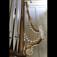 Vevey, Sainte-Claire, Geschnitzte Verzierung in Harfenform am Orgelgehäuse