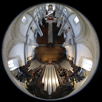 Luzern, Hofkirche St. Leodegar (Große Orgel mit Echowerk), Blick vom ersten Loch in der Hauptschiffdecke in die gesamte Kirche