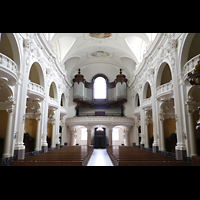Schwyz, Kollegiumskirche, Innenraum in Richtung Orgel
