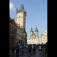 Praha (Prag), Matka Boží pred Týnem (Teyn-Kirche), Prager Rathausuhr (links) und Blick über den Altstädter Ring zur Teyn-Kirche