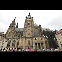 Praha (Prag), Katedrála sv. Víta (St. Veits-Dom), Seitenansicht vom Domplatz aus