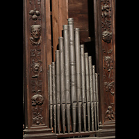 Évora (Evora), Catedral, Holzschnitzereien und Pfeifen im Orgelprospekt