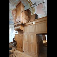 Arlesheim, Dom, Seitlicher Blick auf die Orgel mit Pfeifen des echowerks hinter dem Gehäuse