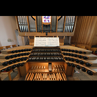 Berlin - Steglitz, Mater Dolorosa Lankwitz, Orgel mit Spieltisch perspektivisch