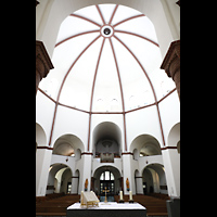 Berlin - Spandau, St. Marien (Maria, Hilfe der Christen), Innenraum in Richtung Orgel