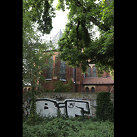 Berlin (Reinickendorf), St. Marien (Emporenorgel), Außenansicht (Chorseite) vom Klemkepark