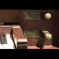 Berlin (Tiergarten), Musikinstrumenten-Museum - Wurlitzer-Orgel, Schreibsekretär-Orgel - Registerzüge rechts
