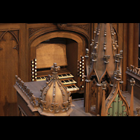 Berlin (Tiergarten), Musikinstrumenten-Museum - Nürnberger Positiv, Gray-Orgel - Blick über das Rückpositiv auf den Spieltisch