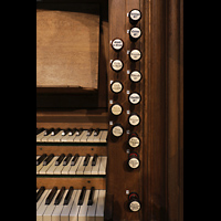 Berlin (Tiergarten), Musikinstrumenten-Museum - Regal, Gray-Orgel - Rechte Registerstaffel