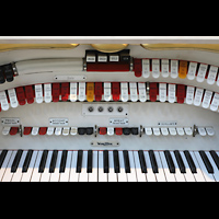 Berlin (Tiergarten), Musikinstrumenten-Museum - Regal, Wurlitzer-Orgel - Registerwippen Solo, Second Touch und Tremulanten