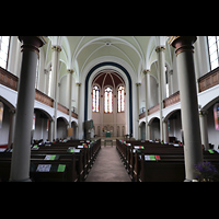 Berlin, Zwölf-Apostel-Kirche, Innenraum in Richtung Chor