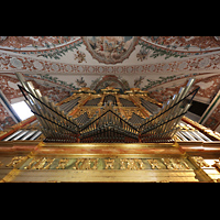 Sevilla, Hospital de los Venerables, Iglesia, Blick zur bemalten Decke und zur Orgel