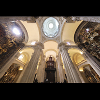 Sevilla, Iglesia de El Salvador, Blick in die Vierung, ins Querhaus und zur Orgel