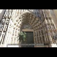 Sevilla, Catedral (Hauptorgel), Figurenschmuck an der Puerta de la Asunción (Westportal)