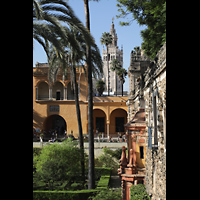 Sevilla, Catedral (Hauptorgel), Blick über die Gärten der Alcazar zur Giralda