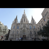 Barcelona, Catedral de la Santa Creu i Santa Eulàlia, Fassade mit Türmen