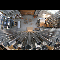 Stockholm - Hägersten, Uppenbarelskyrkan, In der Werkstatt probeaufgebaute Orgel mit Spieltisch