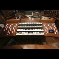 Montserrat, Basílica Santa María, Mobiler elektrischer Spieltisch im Chorraum