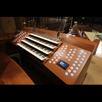 Montserrat, Basílica Santa María - Cambril, Mobiler elektrischer Spieltisch im Chorraum seitlich