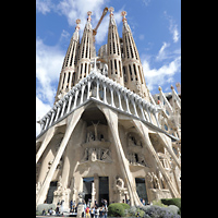 Barcelona, La Sagrada Familia, Passionsfassade mit den 4 Passionstürmen