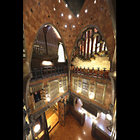 Barcelona, Palau Güell (Gaudi), Seitlicher Blick von der mittleren Etage zur Orgel und in die Haupthalle