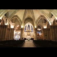 Barcelona, La Sagrada Familia (Chororgel), Zentrale Krypta-Kapelle mit Hochaltar