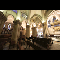 Barcelona, La Sagrada Familia (Krypta-Orgel), Seitlicher Blick in die zentrale Krypta-Kapelle mit Orgel