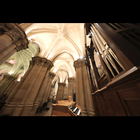 Barcelona, La Sagrada Familia (Chororgel), Krypta-Orgel mit Spieltisch