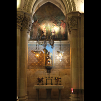 Barcelona, La Sagrada Familia (Krypta-Orgel), Altar der Heiligen Jungfrau von Montserrat mit schwarzer Madonna