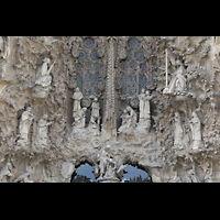 Barcelona, La Sagrada Familia (Krypta-Orgel), Portal der Barmherzigkeit - Darstellung der Geburt Jesu und des Siegs des Lebens