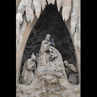 Barcelona, La Sagrada Familia (Krypta-Orgel), Krönung Mariens durch Jesus an der Spitze des Portukus der Liebe