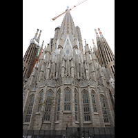 Barcelona, La Sagrada Familia (Krypta-Orgel), Chorraum / Apsis von außen mit Marienturm