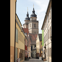 Bayreuth, Stadtkirche Heilig Dreifaltigkeit, Blick durch die Brautgasse auf die Türme der Stadtkirche