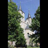 Schöningen am Elm, St. Lorenz, Ansicht der Kirche vom Bibelgarten aus Südosten