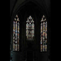 Helmstedt, St. Stephani (Hauptorgel), Bunte Glasfenster im Chorraum