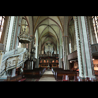 Helmstedt, St. Stephani (Chororgel), Innenraum mit Kanzel und Blick zur Hauptorgel