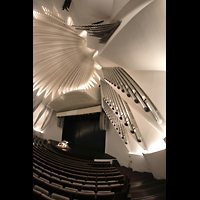 Santa Cruz (Tenerife), Auditorio de Tenerife, Rechter Orgelprospekt perspektivisch mit Blick zur Orchesterbühne und Kuppel