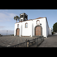 Tacoronte (Tenerife), Santa Catalina, Plaza Santa Catalina mit Westfassade und Turm