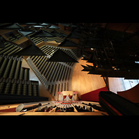 Las Palmas (Gran Canaria), Auditorio Alfredo Kraus, Blick vom Dach der Orgel nach unten in den Saal und auf die Chamaden