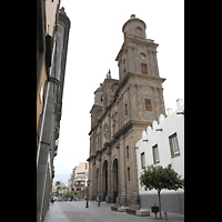 Las Palmas (Gran Canaria), Catedral de Santa Ana, Fassade seitlich von der Calle Reloj
